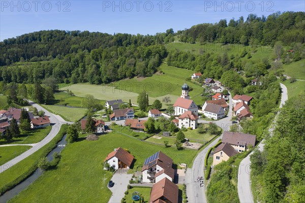 Bichishausen with church and castle ruins