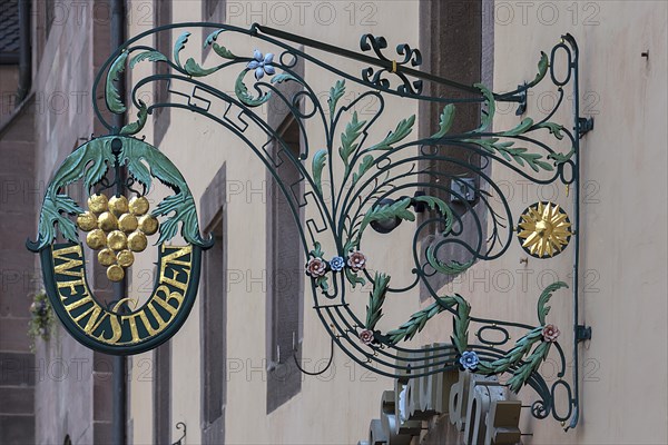 Nose sign of a historic wine tavern