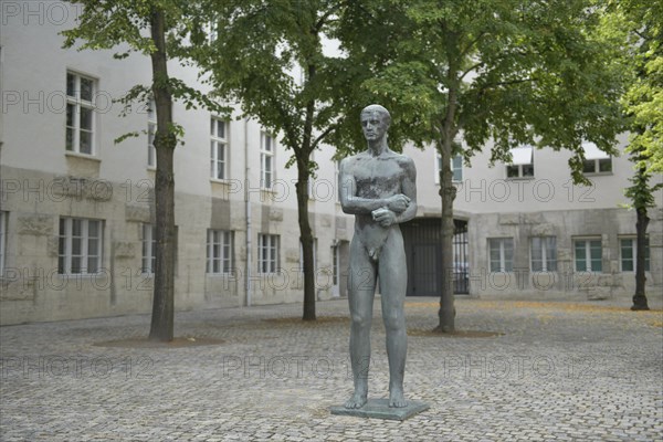 Statue of Richard Scheibe