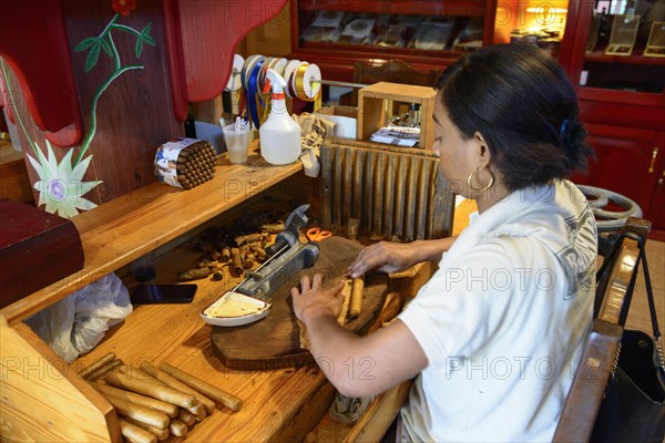 Cigar rolling