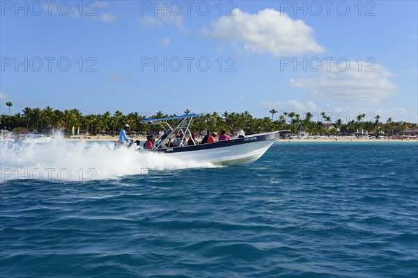 Pleasure boat