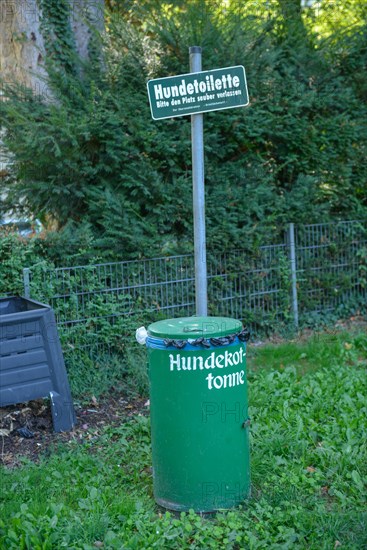 Dog waste bin