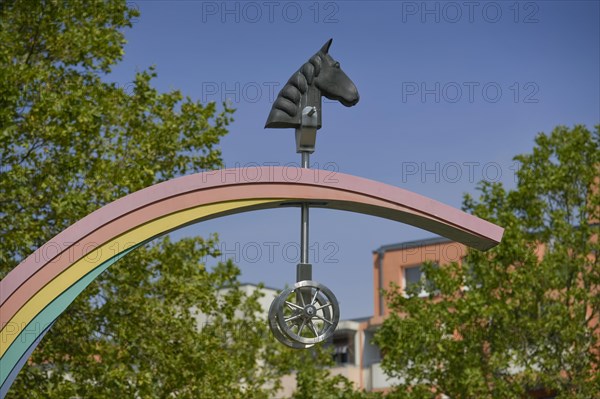 Sculpture hobbyhorse looking for rainbow