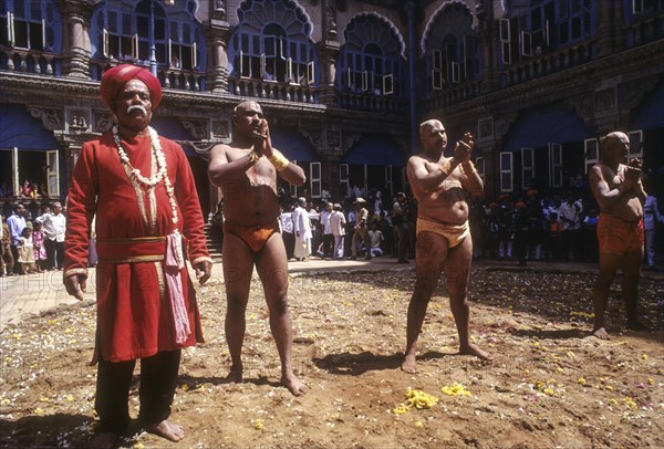 Wrestler saluting Maharaja