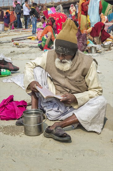 Pilgrims reading sacred texts