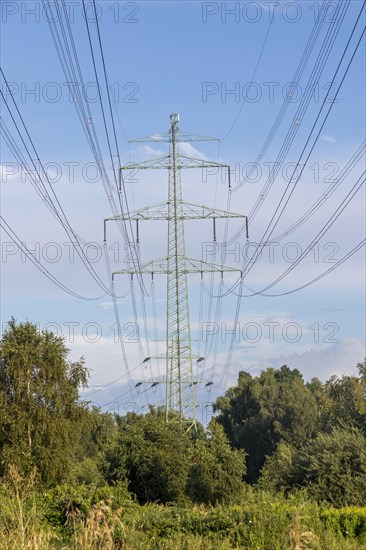 High-voltage pylon