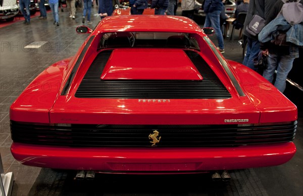 Rear section of Ferrari Testarossa 512