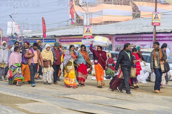 Pilgrims on their way to the Allahabad Kumbh Mela