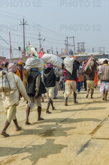 Pilgrims on their way to the Allahabad Kumbh Mela