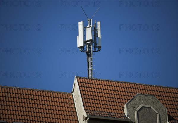 Mobile phone antenna