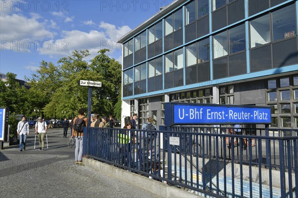 Entrance U-Bahnhof Ernst-Reuter-Platz