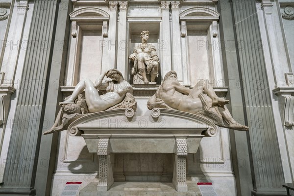 Tomb of Giuliano de' Medici with the recumbent figures Night