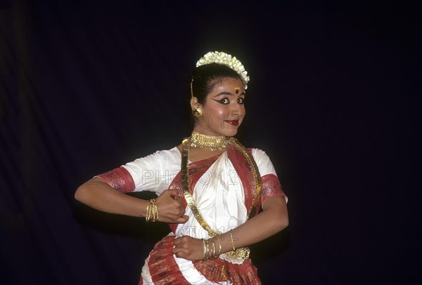 Mohiniyattam