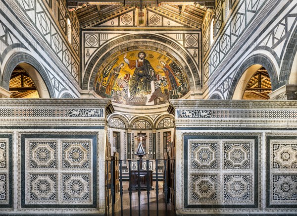 Choir screens and apse with mosaic of Christ as Pantocrator between the Virgin Mary and Saint Minias