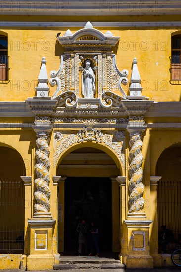 Facade covered with stucco ornaments