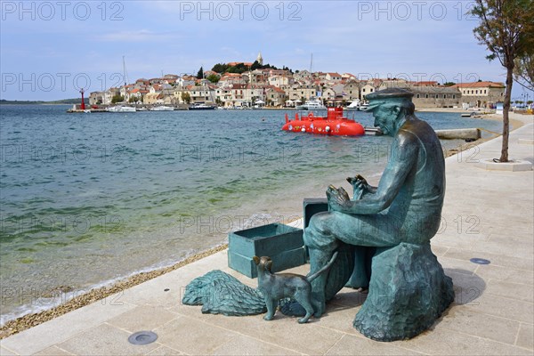 Statue Fisherman