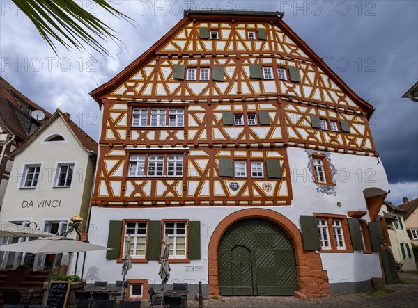 Neunhellerhaus on the market square of Ladenburg