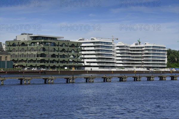 Fashion house Labels Berlin 2 and residential building WAVE waterside living