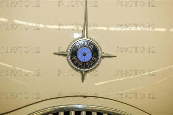 Logo of Dyna-Veritas passenger car by historic German car manufacturer Veritas