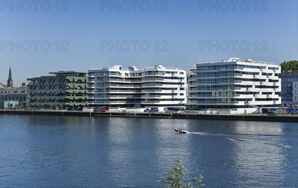 Fashion house Labels Berlin 2 and residential building WAVE waterside living