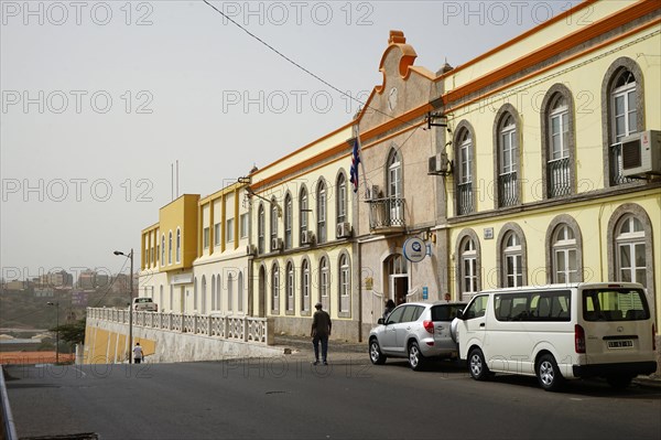 Colonial building