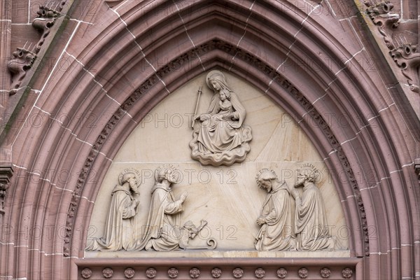 Depictions of saints above the portal of the Catholic Church of junglefowl (Gallus)