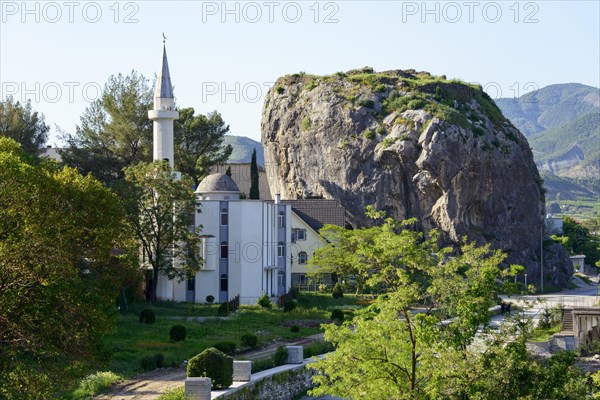 Mosque and landmark Solitaire Rock