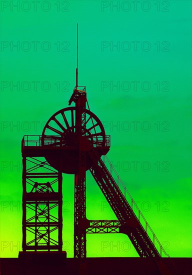 Experimental photography based on the Tomson buck winding tower in the Derne district