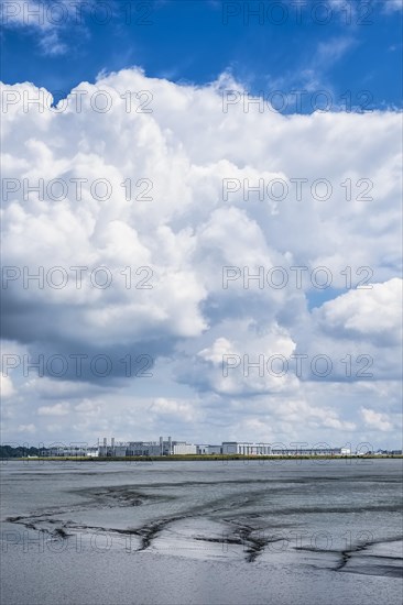 Muehlenberger Loch in front of Airbus premises