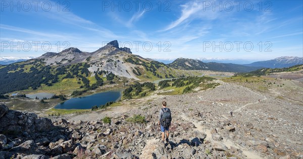 Hikers on trail to Panorama Ridge