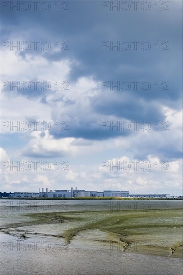 Muehlenberger Loch in front of Airbus premises