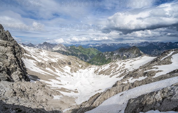 View from the hiking trail to Maedelegabel