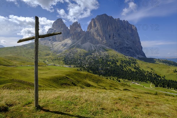 From the Sella Pass to the mountains Langkofel and Plattkofel