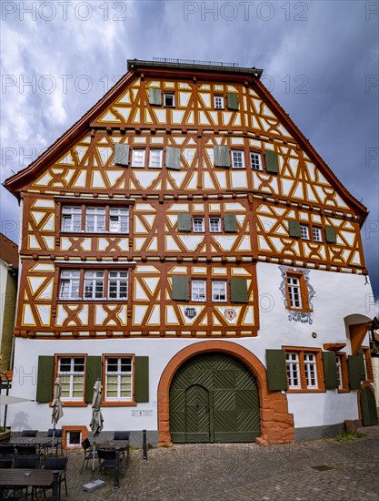 Neunhellerhaus on the market square of Ladenburg