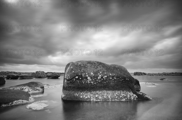 Rock formations off Ile Renote