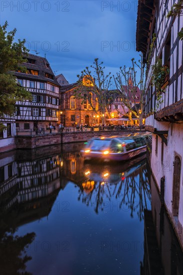 Night trip on the ILL canal