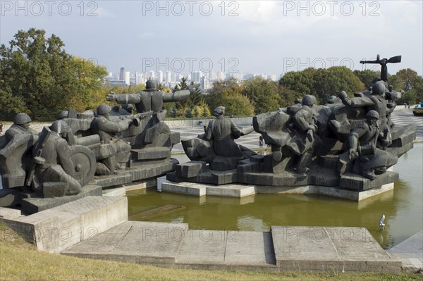 Sculptures of soldiers