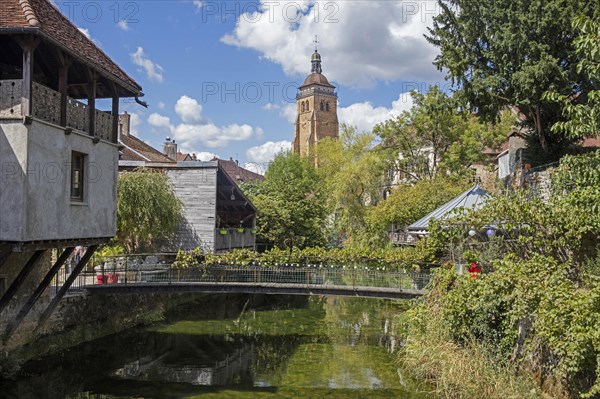 River Cuisance and eglise Saint-Just