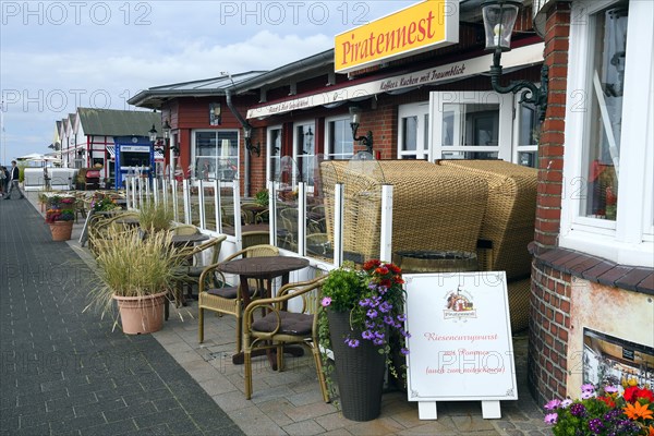 Restaurants in the harbour of List