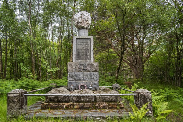 Monument where James of the Glen