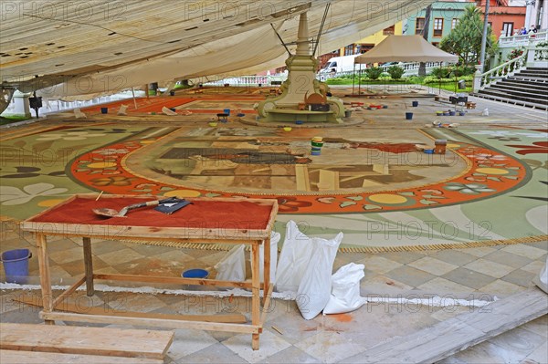 Artists create pictures from coloured sand in the Plaza del Ayuntamiento