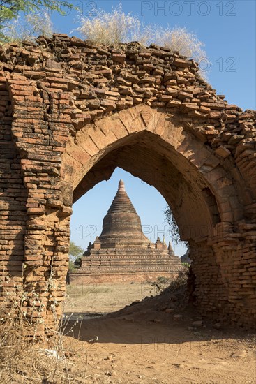 Stupa in the central plain of Bagan