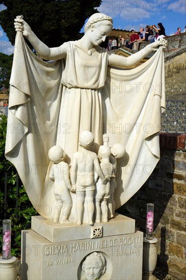 Statue at the tomb of Silvia Marini nei de Rogati