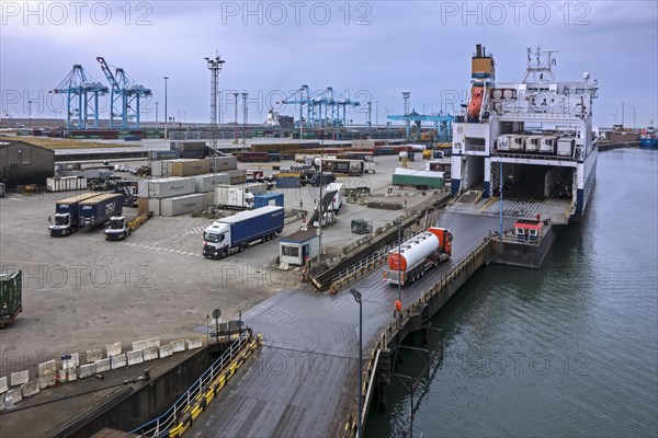 Truck boarding the RoRo freighter mv Bore Song