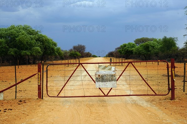 Animal enclosure