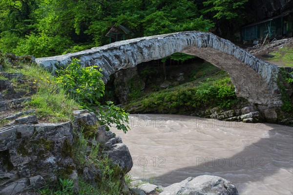 Arch bridge in Machunzeti