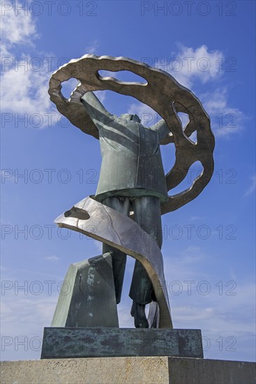 Sculpture Aux Peris en Mer