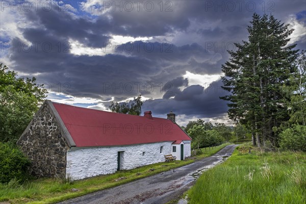 Moirlanich Longhouse 19th century lime-framed Scottish cottage with cattle shed in Glen Lochay near Killin