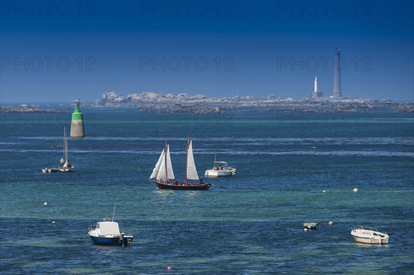 Sailing boats in the bay near Landeda