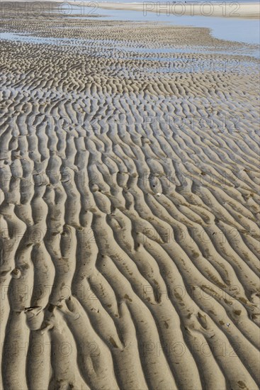 Structures in the sand